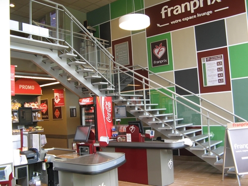 Réalisation d'un escalier par GAM PROTECTION dans un magasin Franprix.